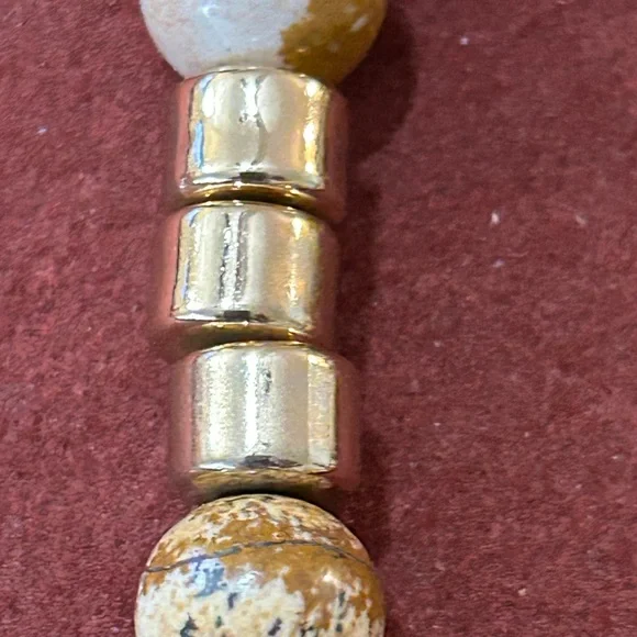 Elegant Beaded Bracelet - Picture 3 of 6